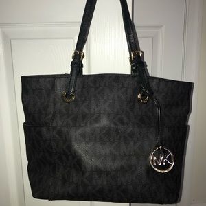 Michael Kors - Black signature Saffiano Jet Set